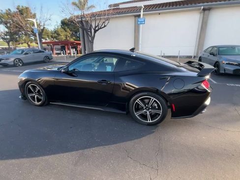 Used 2024 Ford Mustang EcoBoost image 6