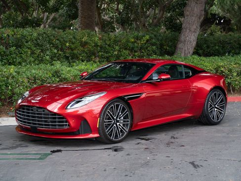 Used 2024 Aston Martin DB12 Coupe image 2