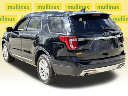 Used 2017 Ford Explorer XLT w/ Equipment Group 202A image 9