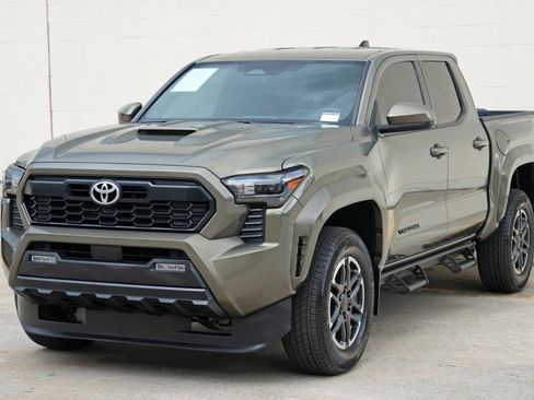 Used 2024 Toyota Tacoma TRD Sport RWD image 44
