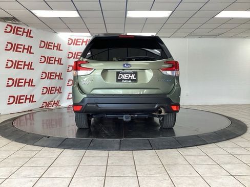 Used 2019 Subaru Forester Premium AWD/4WD image 6