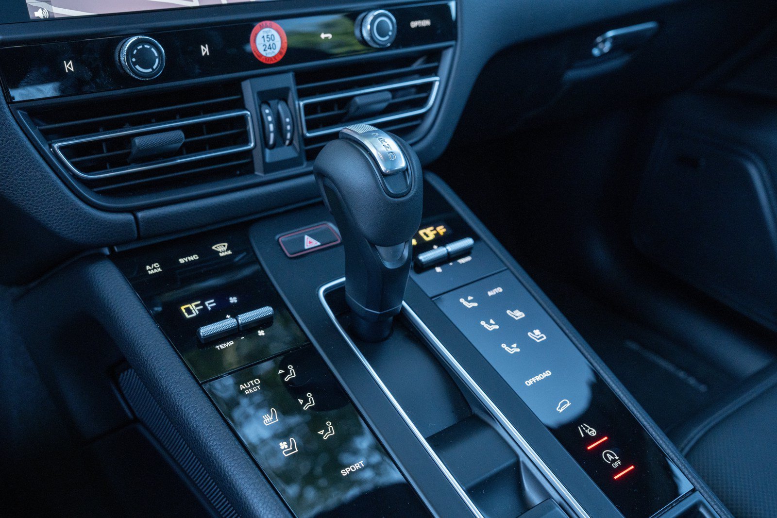Certified 2026 Porsche Macan AWD/4WD image 30