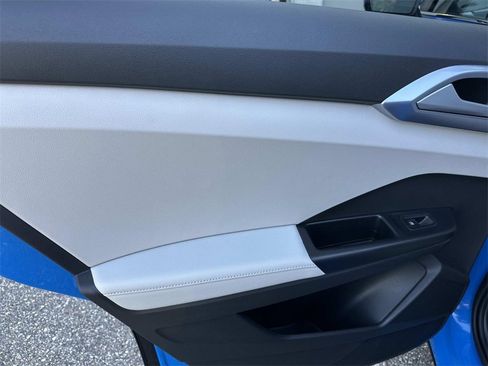 New 2025 Volkswagen Taos SE image 21