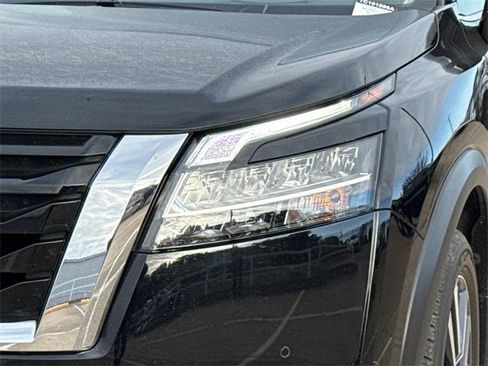 Certified 2022 Nissan Pathfinder Platinum w/ Lighting Package (N93) image 5