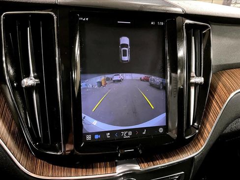 Used 2022 Volvo XC60 B5 Momentum w/ Climate Package image 27