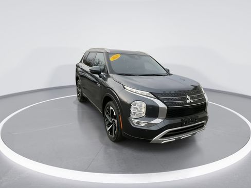 Used 2025 Mitsubishi Outlander SEL image 2