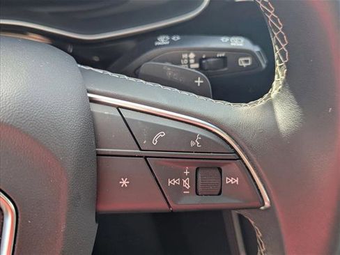 Used 2022 Audi Q8 Prestige image 11