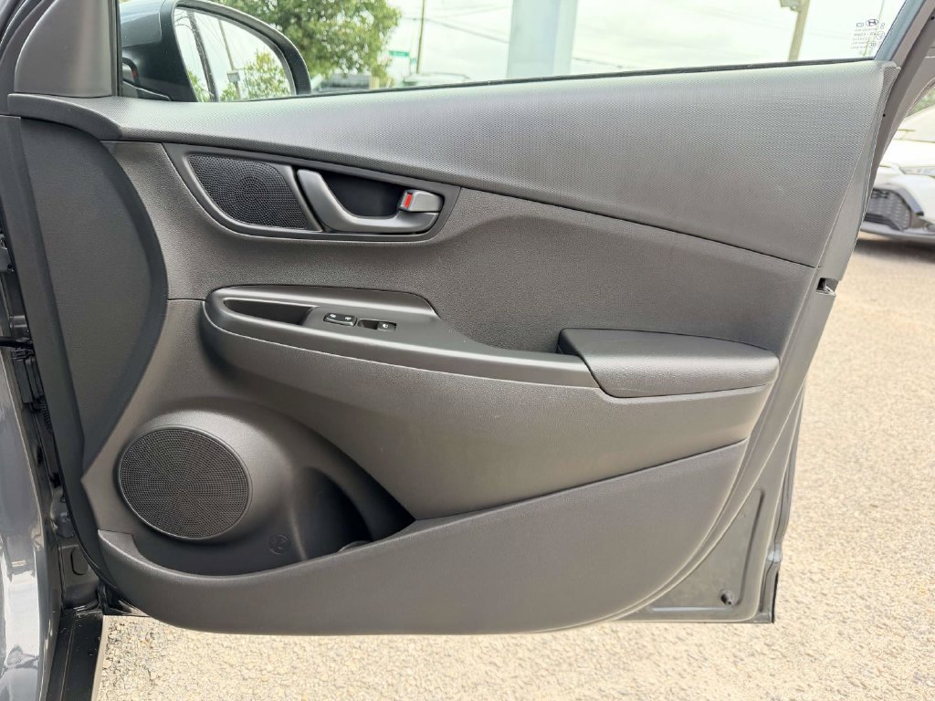Used 2023 Hyundai Kona SE AWD/4WD image 11