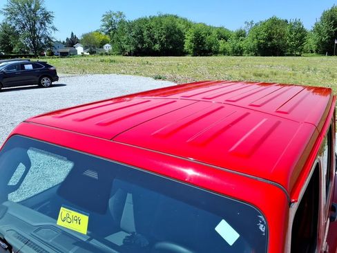 Used 2025 Jeep Wrangler Unlimited Sahara AWD/4WD image 18