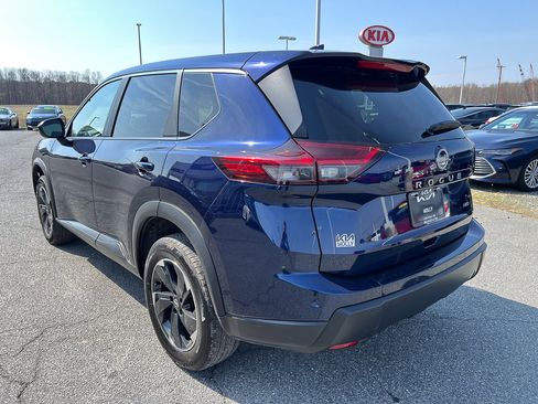 Used 2025 Nissan Rogue SV image 3