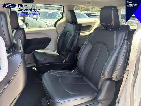 Used 2024 Chrysler Pacifica Limited FWD image 15