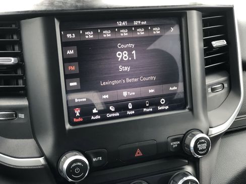 Used 2019 RAM 1500 Big Horn image 19