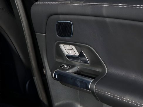 New 2026 Mercedes-Benz GLB 250 4MATIC image 18