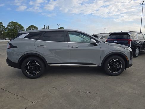 New 2026 Kia Sportage EX image 9