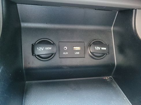 Used 2020 Hyundai Elantra SE FWD image 19