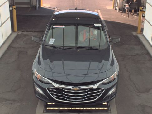 Used 2018 Volkswagen Passat 2.0T S image 2