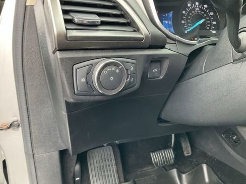 Used 2017 Ford Fusion SE w/ Equipment Group 201A image 17