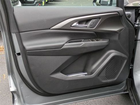 New 2026 Chevrolet Equinox EV LT image 12