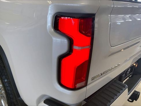 Used 2024 Chevrolet Silverado 2500 High Country w/ High Country Premium Package AWD/4WD image 26