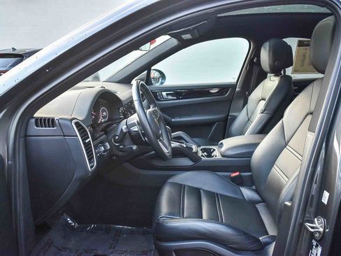 Used 2022 Porsche Cayenne Coupe image 17