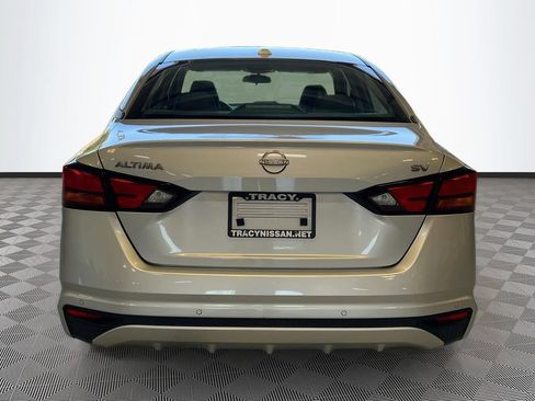 Used 2024 Nissan Altima 2.5 SV FWD image 6