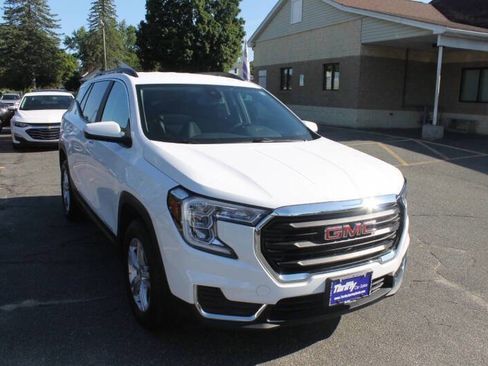 Used 2023 GMC Terrain SLE w/ Driver Convenience Package image 6