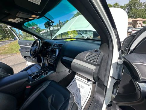 Used 2016 Ford Explorer XLT w/ Equipment Group 202A image 11