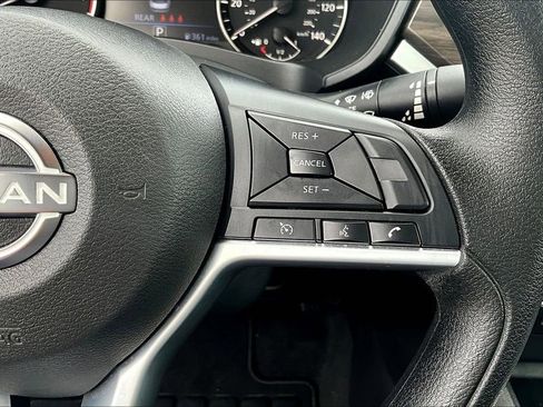 Used 2025 Nissan Altima 2.5 SV FWD image 13