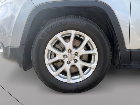 Used 2015 Jeep Cherokee Sport w/ Sport Appearance Group FWD image 9