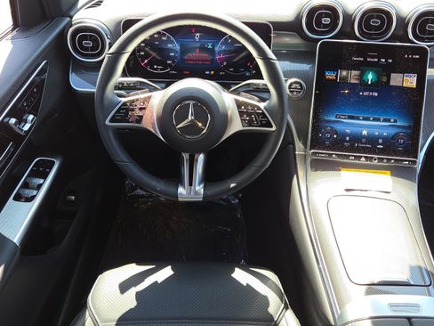Used 2026 Mercedes-Benz GLC 300 image 12