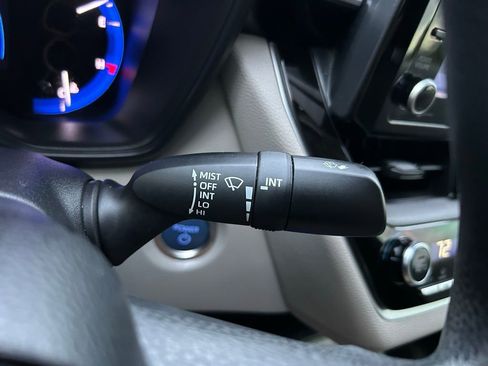 Used 2022 Toyota Corolla LE image 19