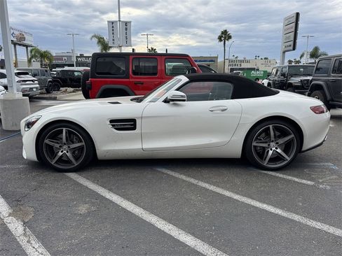 Used 2018 Mercedes-Benz AMG GT Roadster image 4