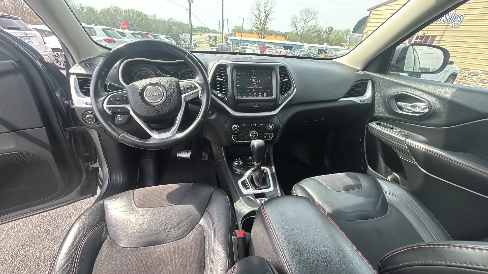 Used 2017 Jeep Cherokee Trailhawk w/ Comfort/Convenience Group AWD/4WD image 8