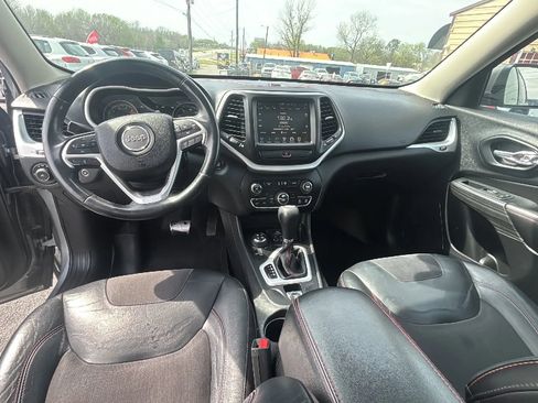 Used 2017 Jeep Cherokee Trailhawk w/ Comfort/Convenience Group AWD/4WD image 8