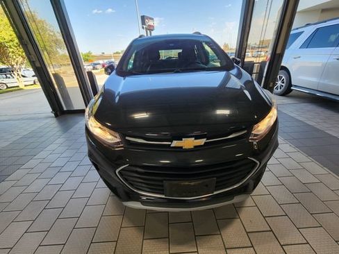 Used 2020 Chevrolet Trax LT w/ LT Convenience Package FWD image 2