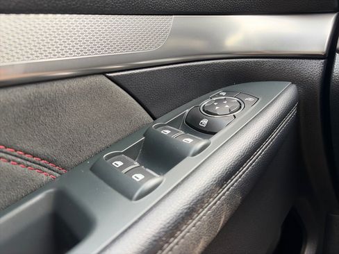 Used 2019 Ford Explorer XLT w/ Equipment Group 202A AWD/4WD image 28