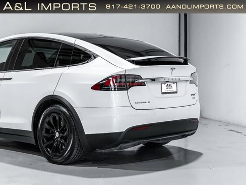 Used 2018 Tesla Model X 75D image 27