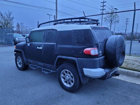 Used 2013 Toyota FJ Cruiser 4WD image 5
