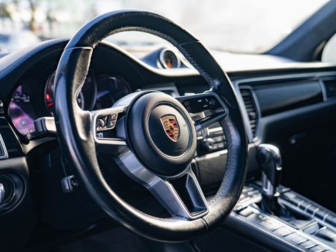 Used 2018 Porsche Macan Turbo AWD/4WD image 15