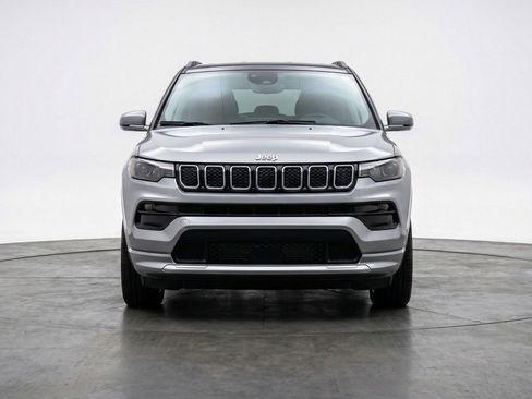 Used 2025 Jeep Compass Limited AWD/4WD image 2