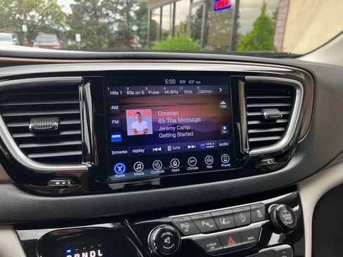 Used 2017 Chrysler Pacifica Touring-L Plus w/ Advanced Safetytec Group image 38