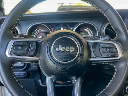 Used 2023 Jeep Wrangler Unlimited Sahara image 22