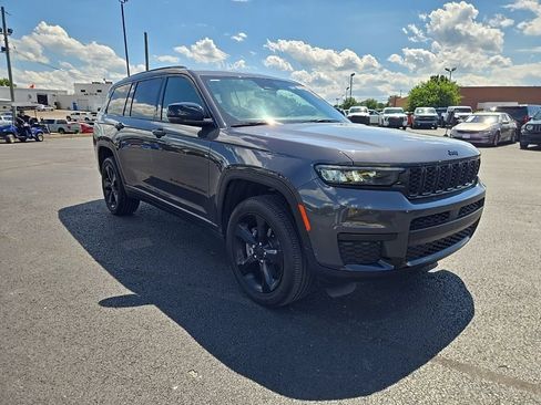 Used 2024 Jeep Grand Cherokee L Altitude AWD/4WD image 2