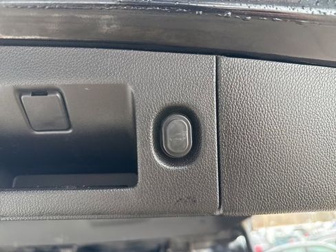 Used 2019 Cadillac Escalade ESV Premium Luxury image 57