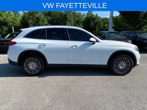 Used 2025 Mercedes-Benz GLC 300 4MATIC image 9