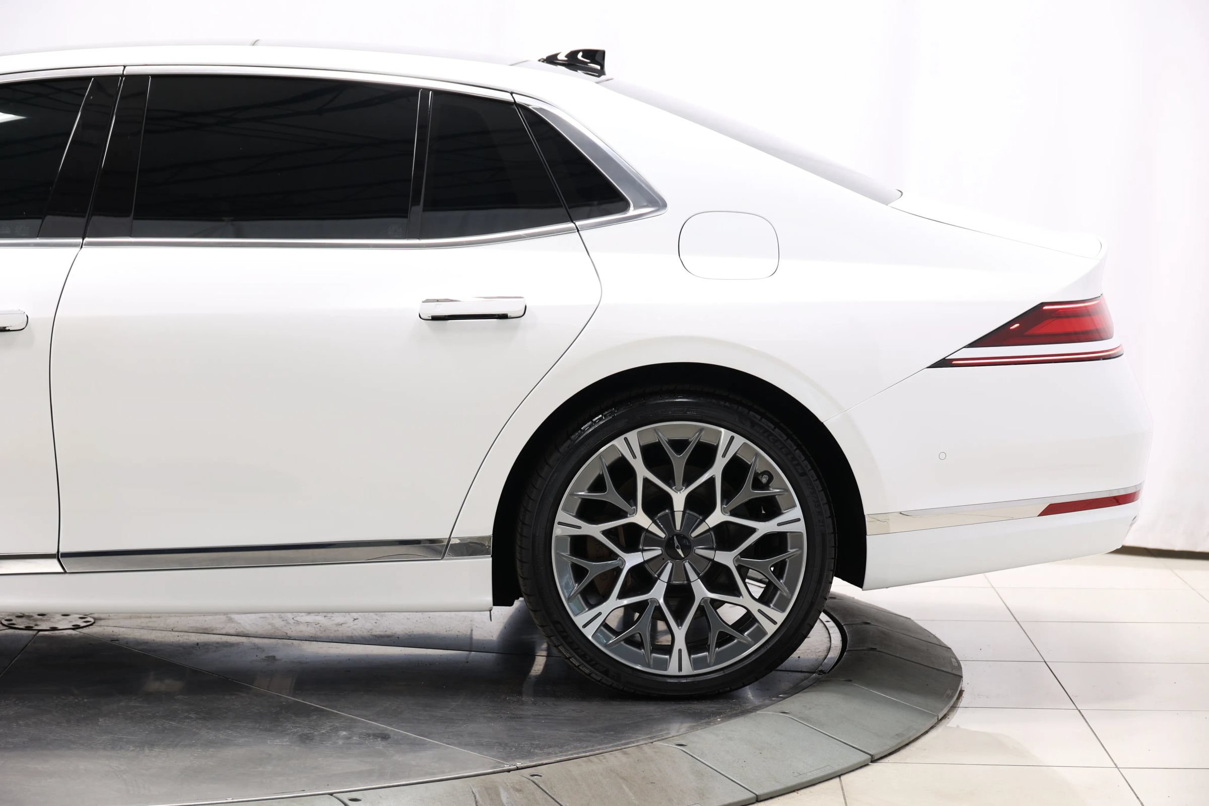 Used 2024 Genesis G90 3.5T AWD/4WD image 10