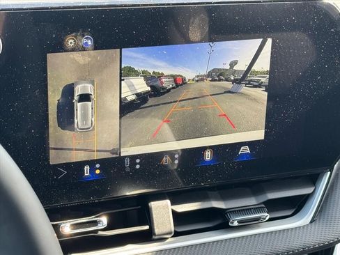 New 2026 Chevrolet Equinox LT w/ Safety and Technology Package FWD image 19