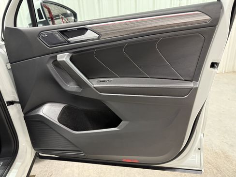 Used 2022 Volkswagen Tiguan SEL R-Line image 15