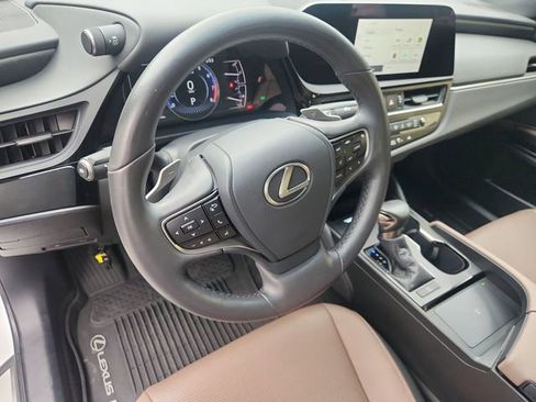 Used 2024 Lexus ES 350 w/ Premium Package FWD image 10