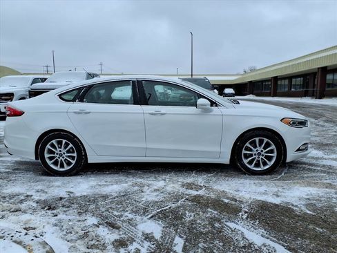 Used 2017 Ford Fusion SE w/ Fusion SE Technology Package image 6